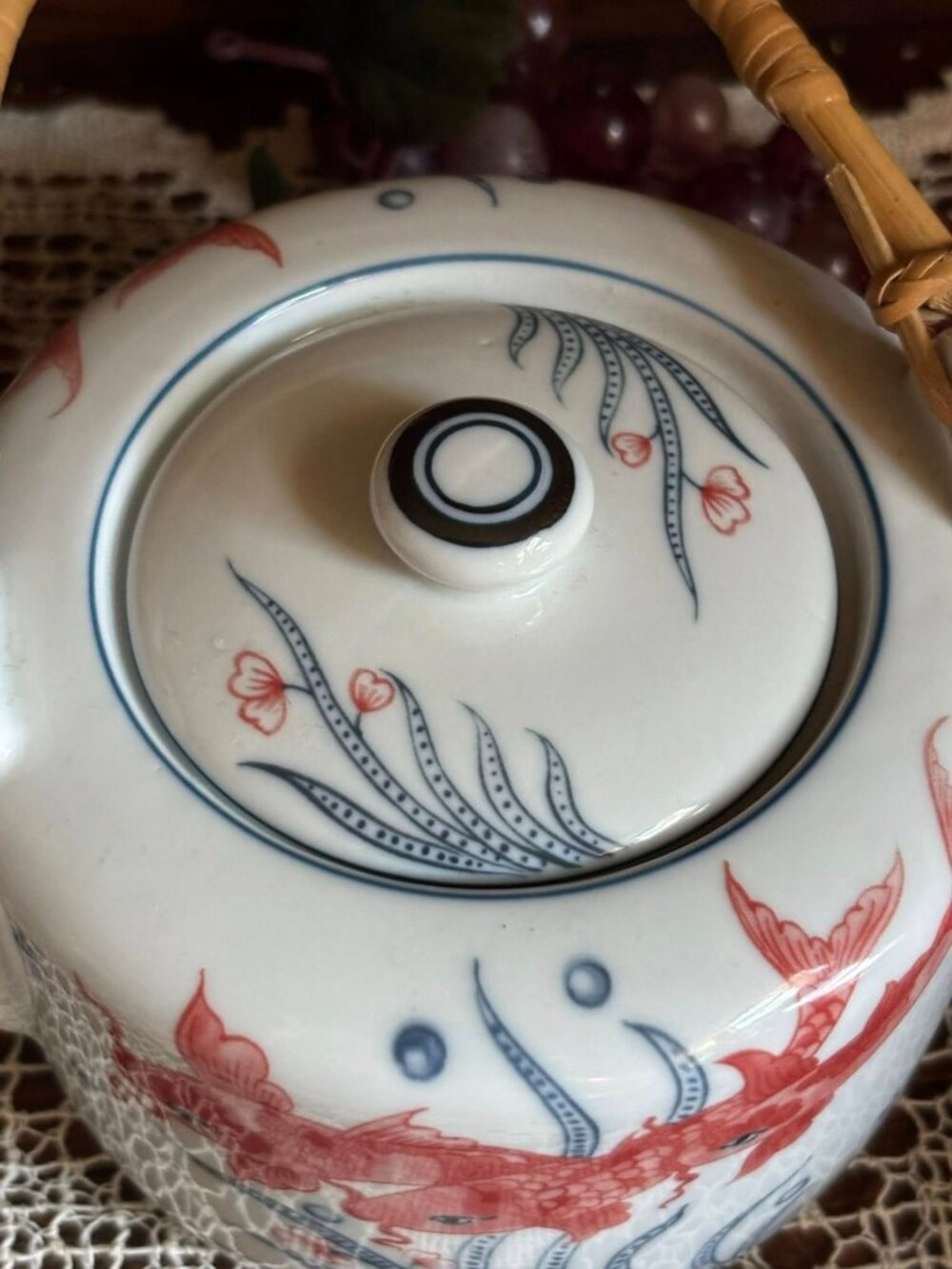 Vintage Koi Fish Teapot Set Teapot and 2 Cups with Bamboo Handle Asian Decor Wor - Picture 4 of 8